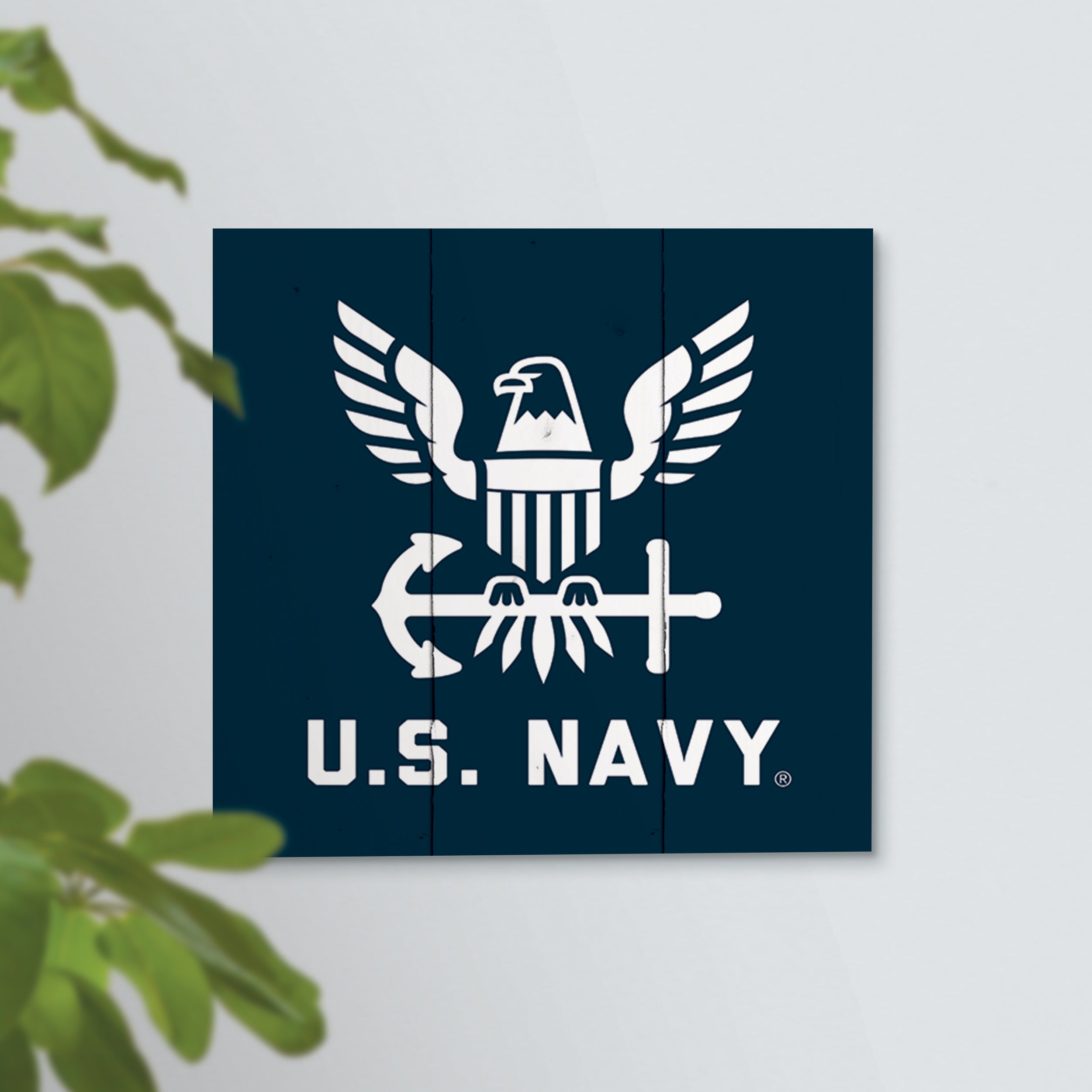 US Navy Logo Pallet Décor